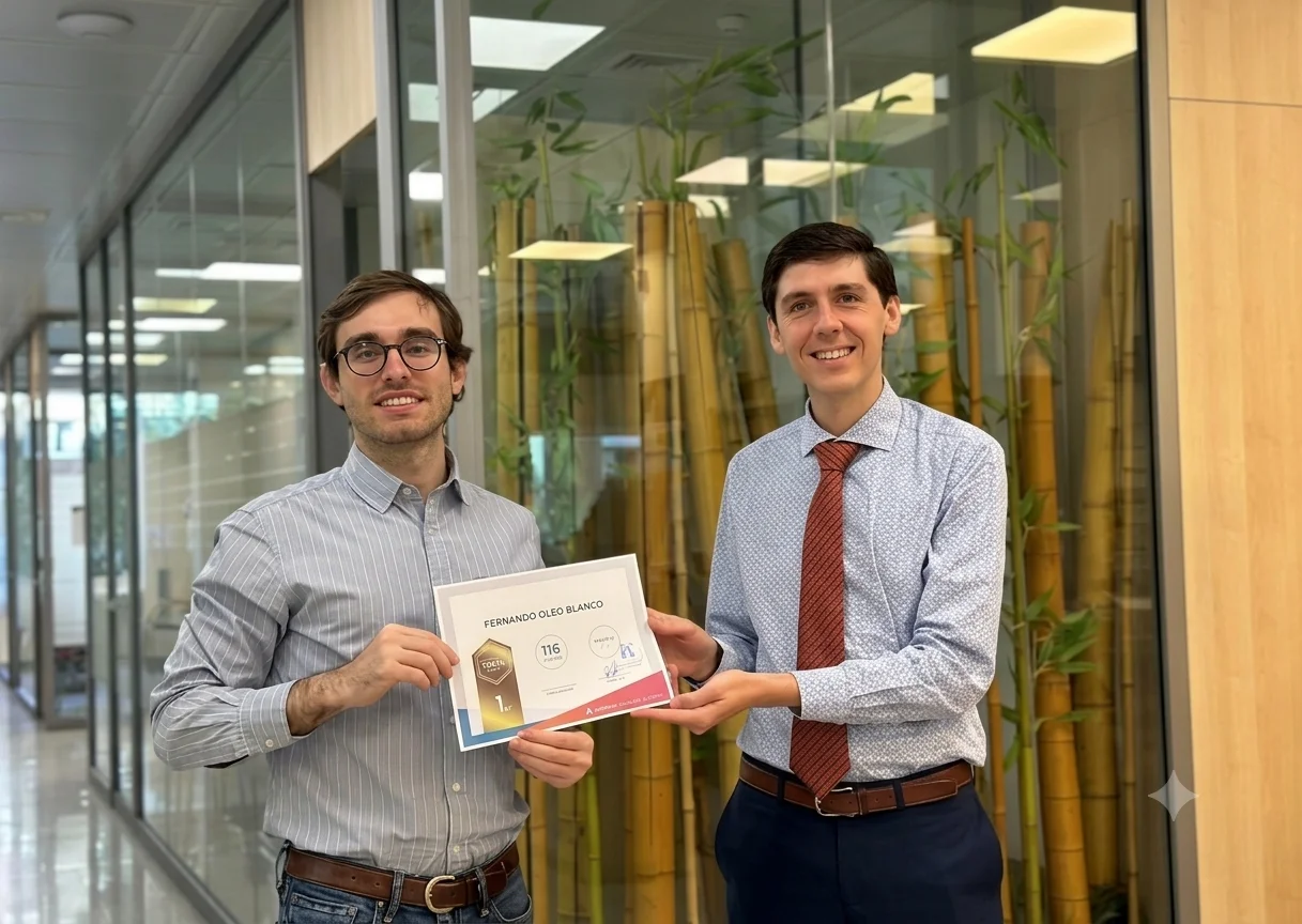 Fernando Oleo Blanco con su certificado TOEFL de 116 puntos en American Language Academy